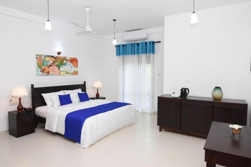 Blue Spring Hotel Wadduwa Phòng bức ảnh